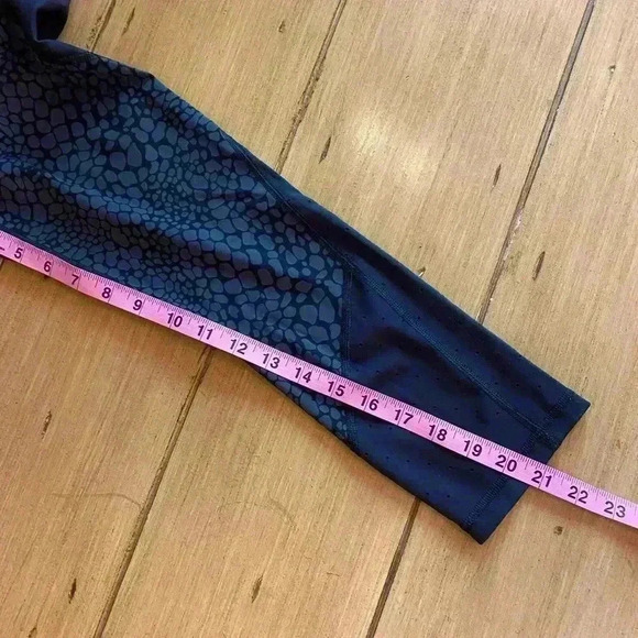 Athleta activewear exercise Leggings Small Black Gray Leopard Print Cropped - Picture 5 of 12